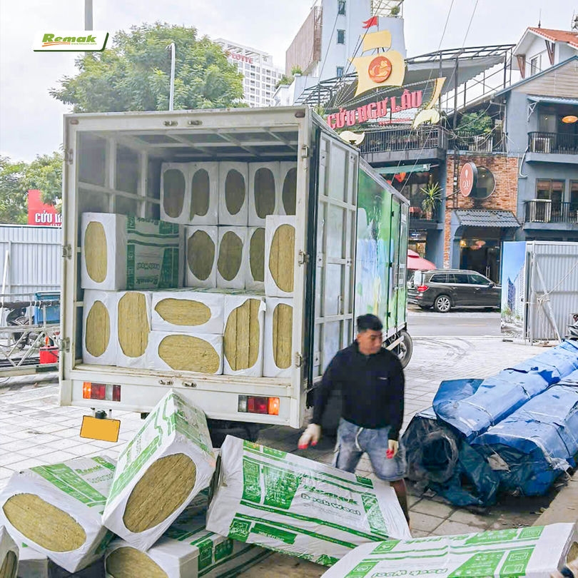 Bông cách âm cách nhiệt Remak Rock wool được làm từ đá tự nhiên nên đặc tính chịu nhiệt cực tốt